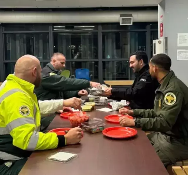 Polislərlə Ramazan süfrəsində görüntüləri gündəm oldu - Foto 