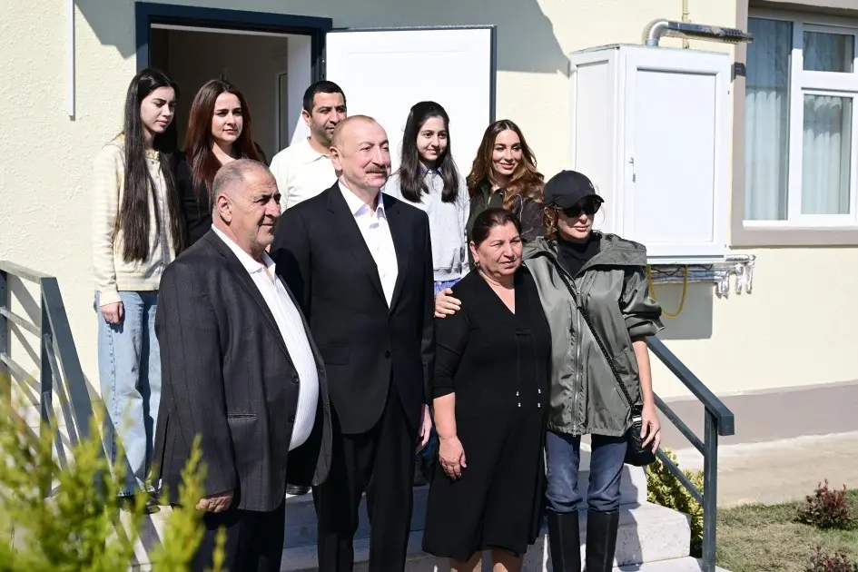 Prezident İlham Əliyev Xocavənd kəndində görülmüş işlərlə tanış oldu