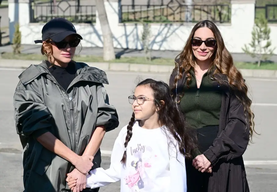 Prezident Xocavənd şəhərində görülmüş işlərlə tanış oldu, sakinlərlə görüşdü