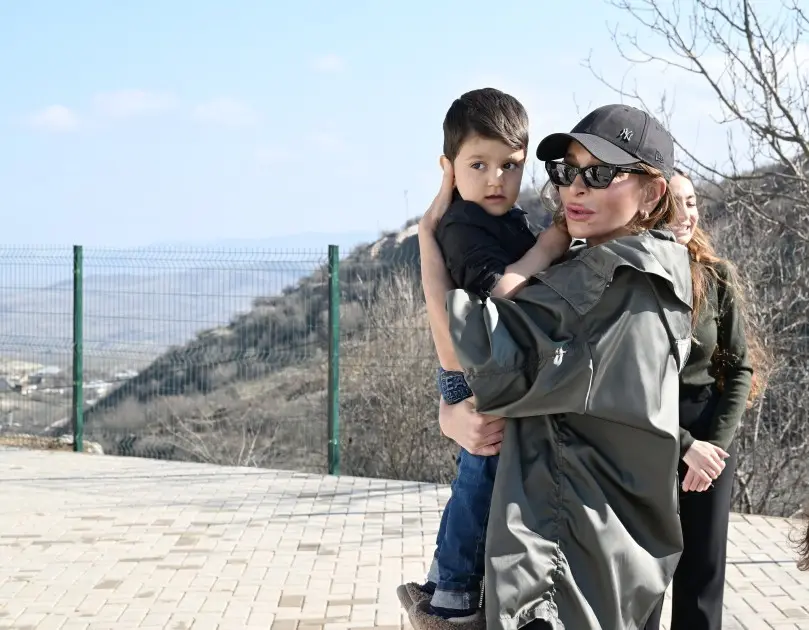 İlham Əliyev Xocalının Xanabad kəndində – FOTOLAR/YENİLƏNDİ