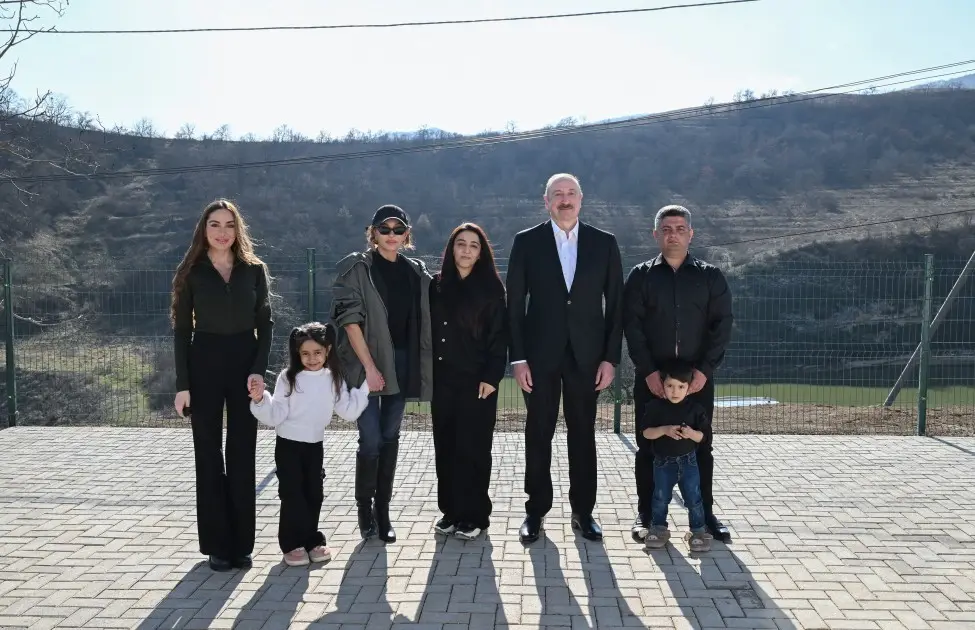 İlham Əliyev Xocalının Xanabad kəndində – FOTOLAR/YENİLƏNDİ