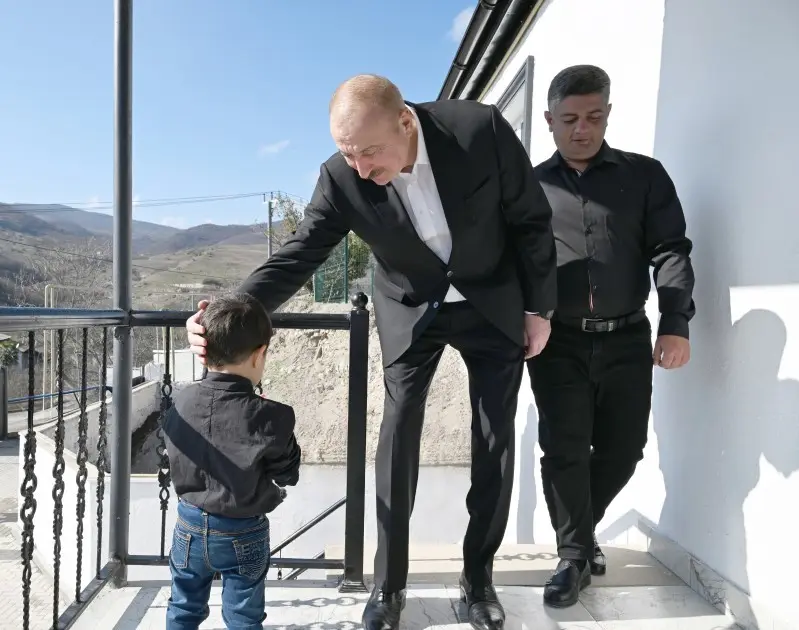 İlham Əliyev Xocalının Xanabad kəndində – FOTOLAR/YENİLƏNDİ