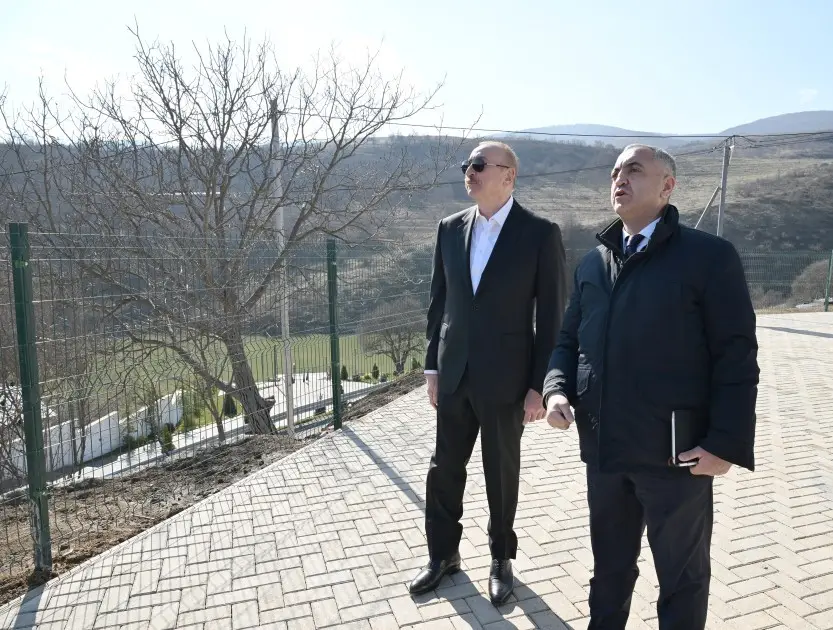 İlham Əliyev Xocalının Xanabad kəndində – FOTOLAR/YENİLƏNDİ