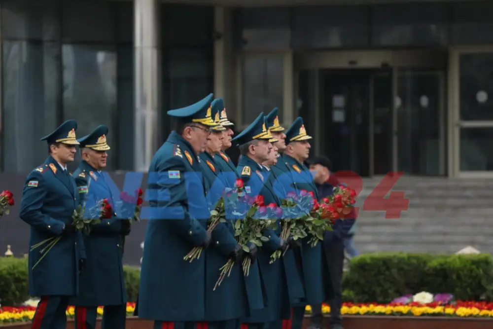 Rəsmilər Xocalı soyqırımı abidəsini ziyarət etdilər 