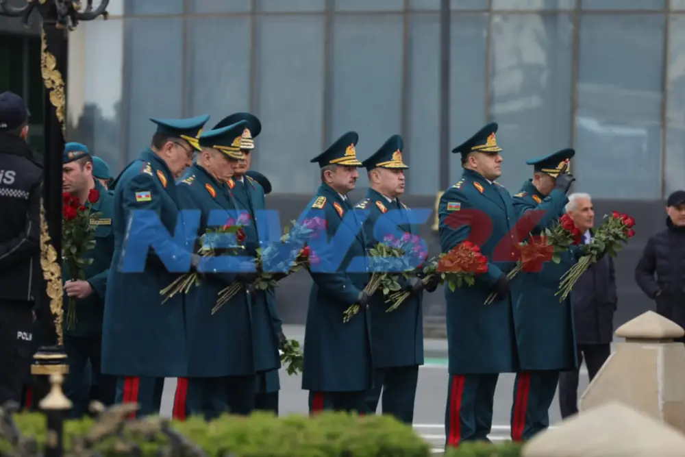 Rəsmilər Xocalı soyqırımı abidəsini ziyarət etdilər 