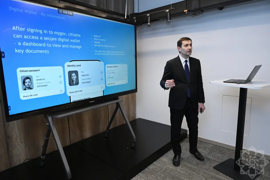 Efiopiyanın Baş naziri Bakıda süni intellekt strategiyası ilə tanış oldu