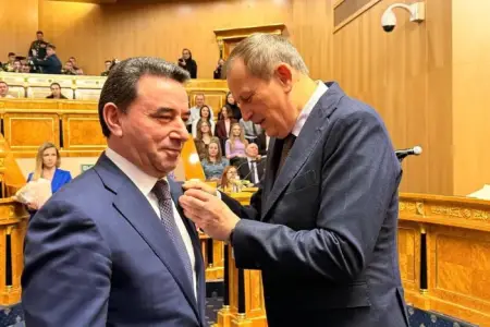 Rusiya Prezidenti Səyyad Əliyevi təltif etdi - FOTO