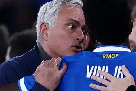 Mourinyodan sərt çıxış: “Məni axmaq hesab edirsən?!”
