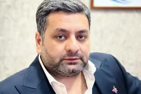 Aktyor Elcan Rəsulov Dubaydan Bakıya qayıda bilmir – VİDEO