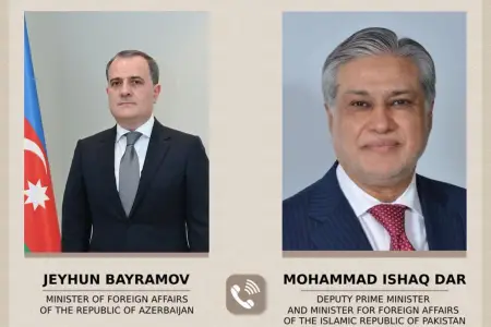 Ceyhun Bayramov pakistanlı həmkarı ilə regiondakı vəziyyəti müzakirə etdi