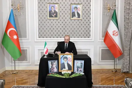 Prezident İran səfirliyinə gedib başsağlığı verdi - Foto