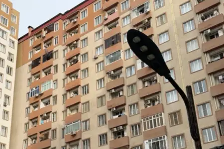 Mingəçevirdə 19 yaşlı qız binadan yıxıldı