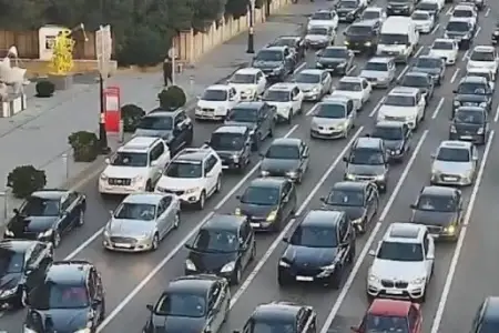 Paytaxtın bəzi yollarında tıxac var