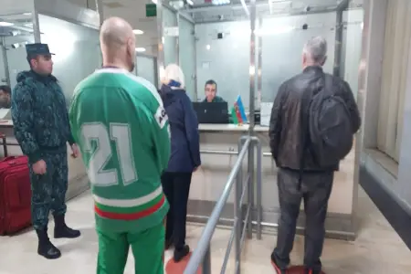 Bolqarıstanın 10-dan çox diplomatı İrandan Azərbaycana təxliyə olundu