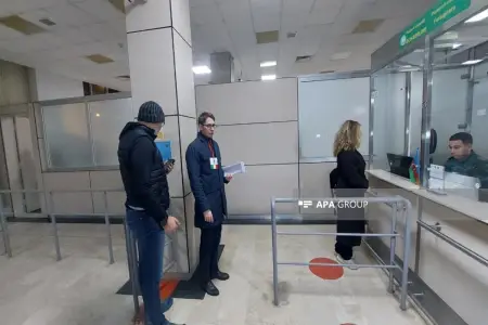 İtaliyanın İrandakı səfiri və səfirlik əməkdaşları Azərbaycan vasitəsilə təxliyə olundu