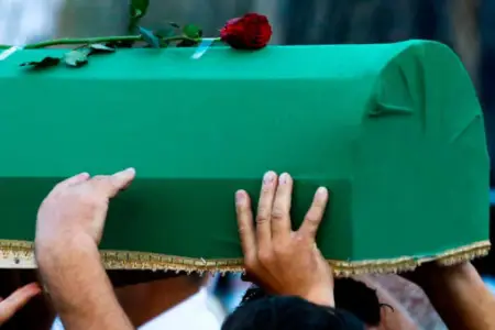 Tanınmış müğənni qəzada öldü - FOTO