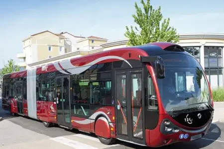 Gəncədə maşın "Bakubus"la toqquşdu