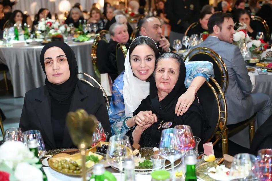Leyla Əliyeva şəhid anaları ilə iftar süfrəsində – Fotolar
