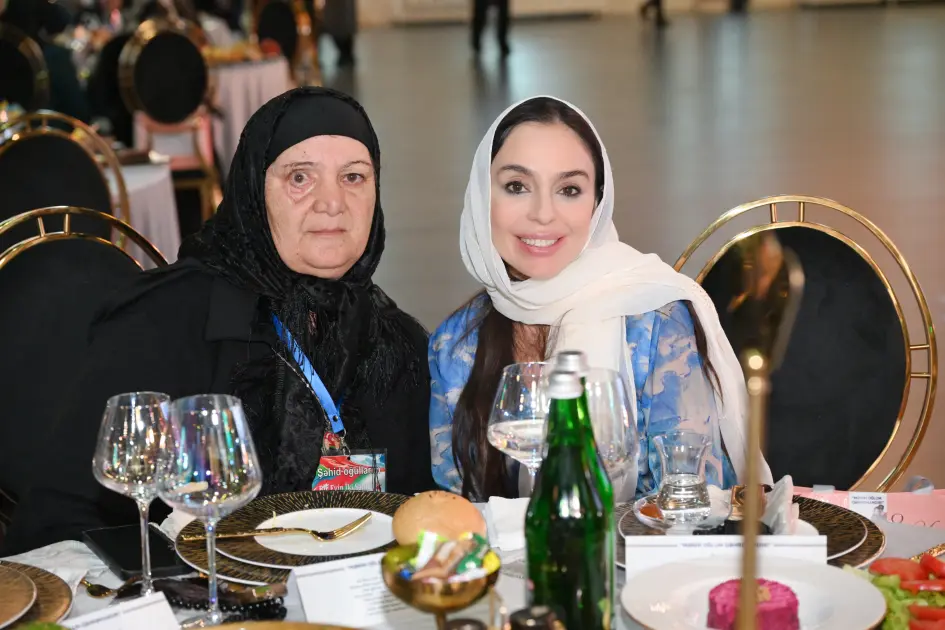 Leyla Əliyeva şəhid anaları ilə iftar süfrəsində – Fotolar