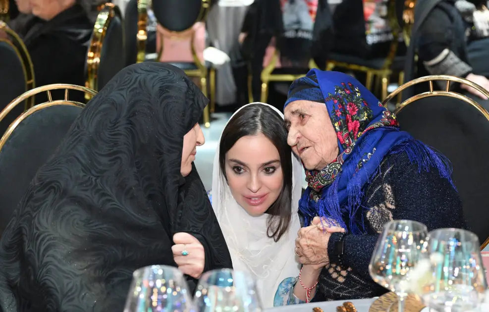 Leyla Əliyeva şəhid anaları ilə iftar süfrəsində – Fotolar