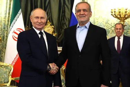 Putin Pezeşkiana zəng etdi