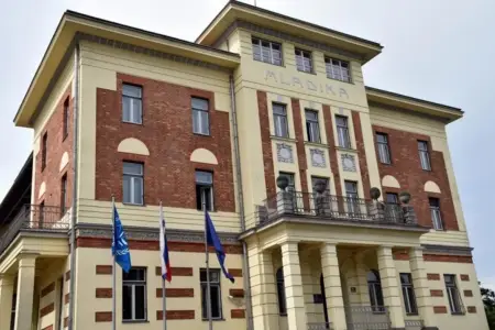 Sloveniya XİN İranın Naxçıvan hava limanına hücumunu pislədi