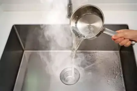 Yuyucu çanağa qaynar su tökənlərə XƏBƏRDARLIQ