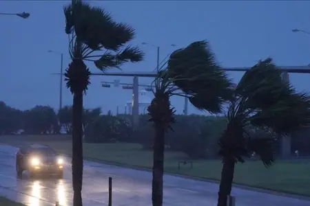 Güclü fırtına 4 nəfərin ölümünə səbəb oldu