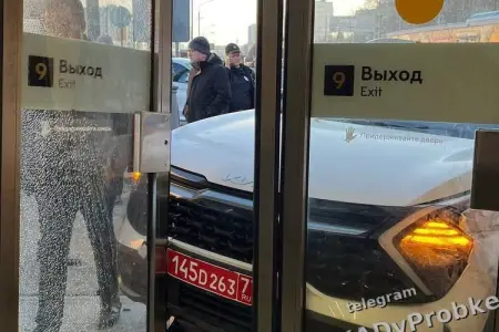 Moskvada Azərbaycan səfirliyinin avtomobili qəzaya düşdü