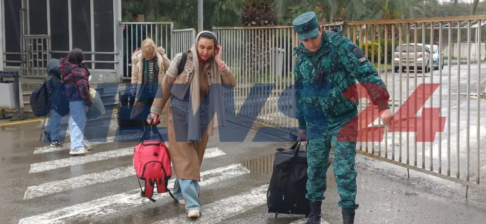 Polşa diplomatları Azərbaycan sərhədi ilə təxliyə edildi