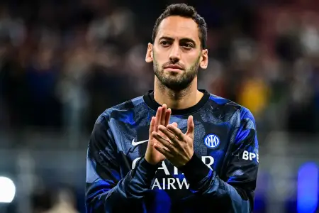 Hakan Çalhanoğlunun "Qalatasaray"a transferi gözlənilir
