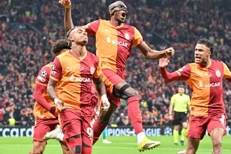"Qalatasaray" "Liverpul"a qarşı oyunda ilk qola BELƏ SEVİNDİ – FOTOLAR
