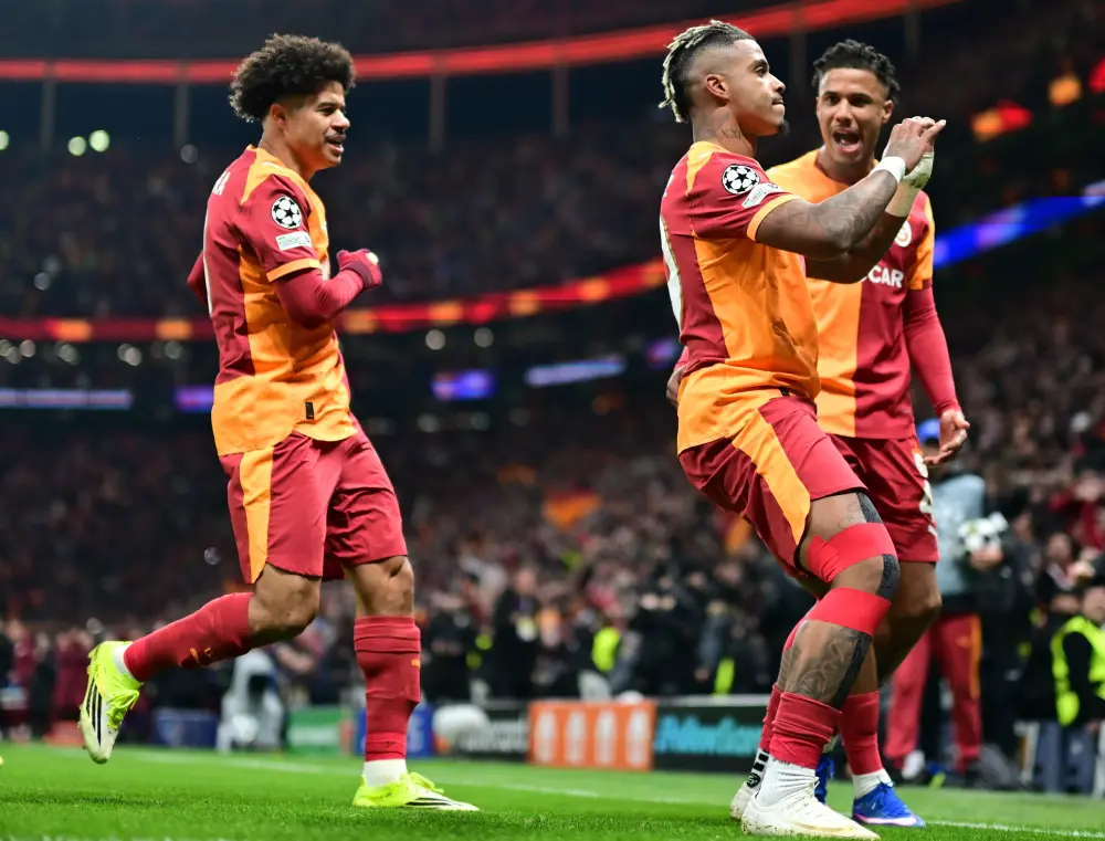 "Qalatasaray" "Liverpul"a qarşı oyunda ilk qola BELƏ SEVİNDİ – FOTOLAR
