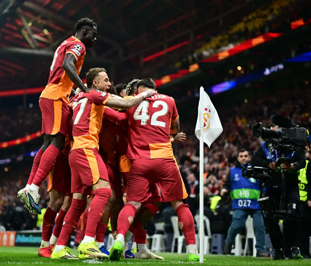 "Qalatasaray" "Liverpul"a qarşı oyunda ilk qola BELƏ SEVİNDİ – FOTOLAR