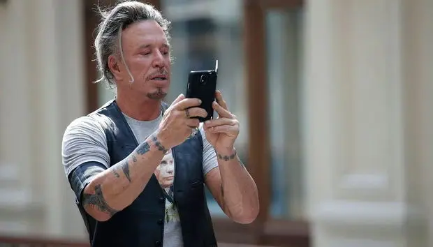 Məşhur aktyor 60 minlik kirayə borcunu ödəmədi, evdən çıxarıldı