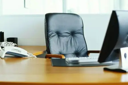 İcra başçısı köməkçisini işdən çıxardı