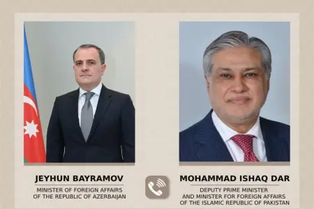 Ceyhun Bayramov pakistanlı həmkarı ilə danışdı