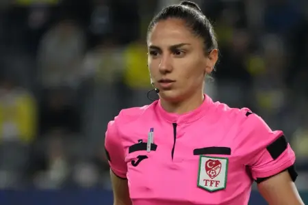 22 ildən sonra ilk dəfə: Oyunu qadın hakim idarə edəcək