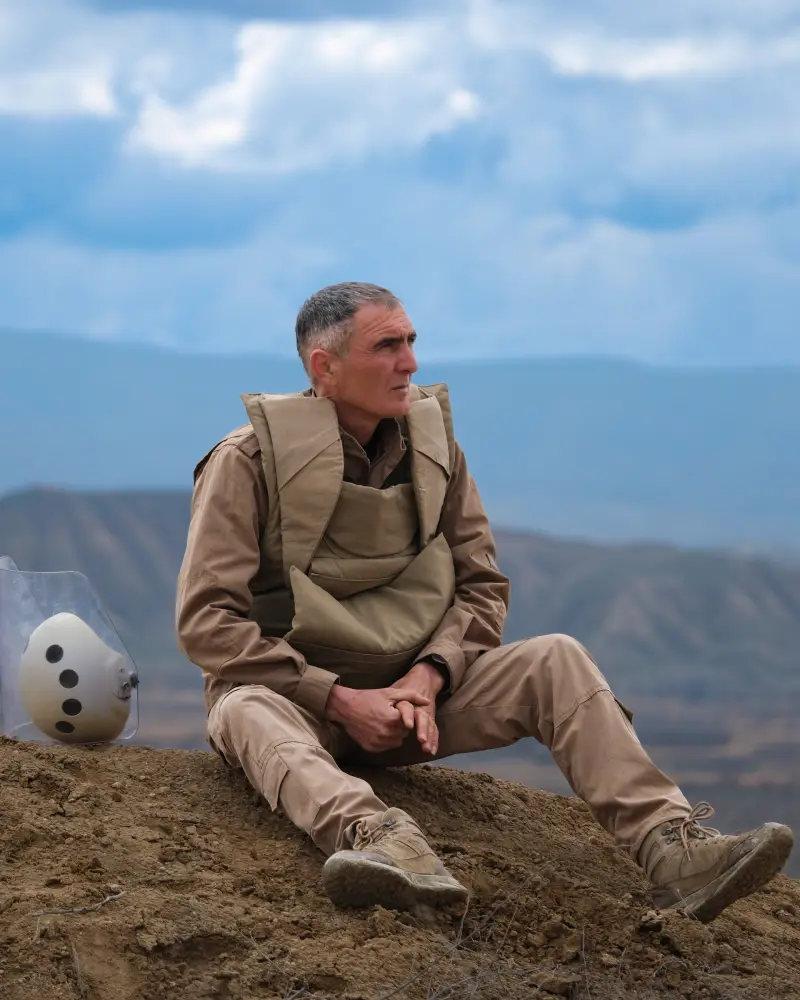 Türkiyəli rejissor Qarabağda mina təmizləyənlərdən film çəkir – FOTOLAR