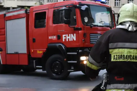 Bakıda yaşayış binasında yanğın oldu