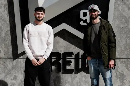 Nəriman yeni klubunun stadionunu məşhur futbolçu ilə gəzdi - Video