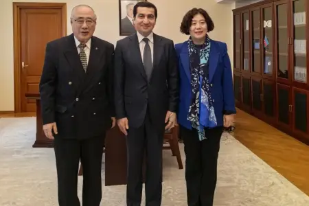 Prezidentin köməkçisi Çinin Avropa məsələləri üzrə keçmiş xüsusi nümayəndəsi ilə görüşdü