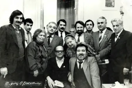 Vəfatından sonra bu tarixi foto yenidən gündəm oldu...