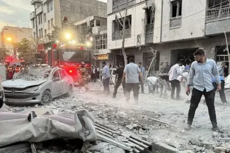 ABŞ və İsrailin hücumlarından sonra Tehranda minlərlə tikili dağıldı