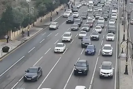 Həftənin ilk günü tıxac olan Bakı yolları
