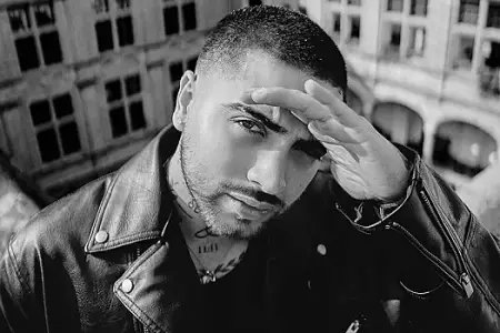 Məşhur müğənni qəzada öldü