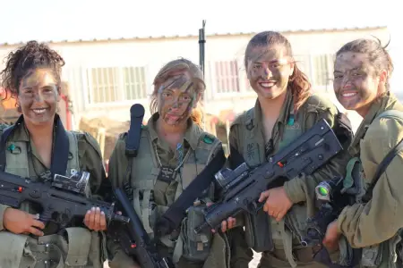 İsrailin qadın əsgərlərinin paylaşımları gündəm oldu - Foto 