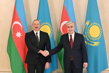  İlham Əliyev qazaxıstanlı həmkarını təbrik etdi