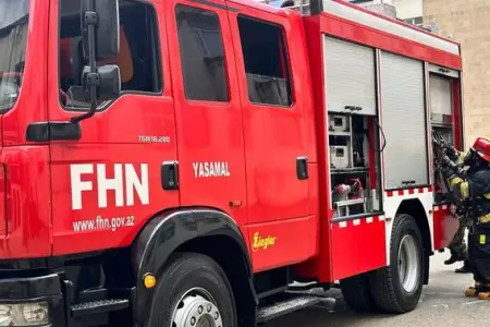 Bakıda yaşayış binasında yanğın baş verdi - VİDEO