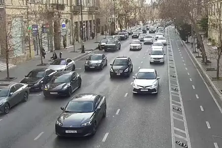Bakının bir sıra yollarında nəqliyyatın sıxlığı yarandı